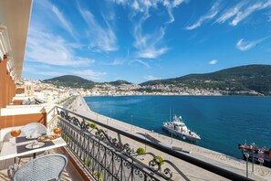 Superior Suite with Sea View | Vistas del balcón