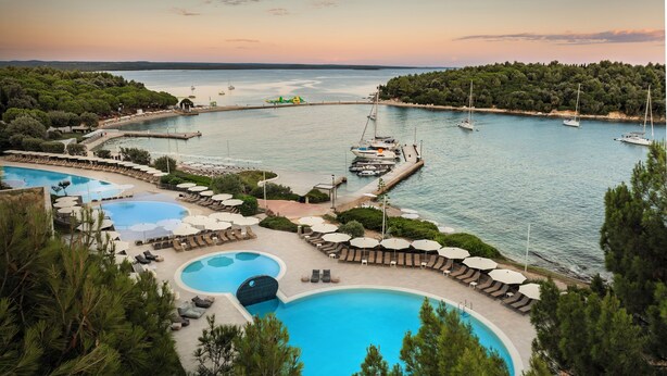 A resort with multiple swimming pools, sun loungers, and a marina with boats. - Maistra Select Island Hotel Istra (Rovinj)