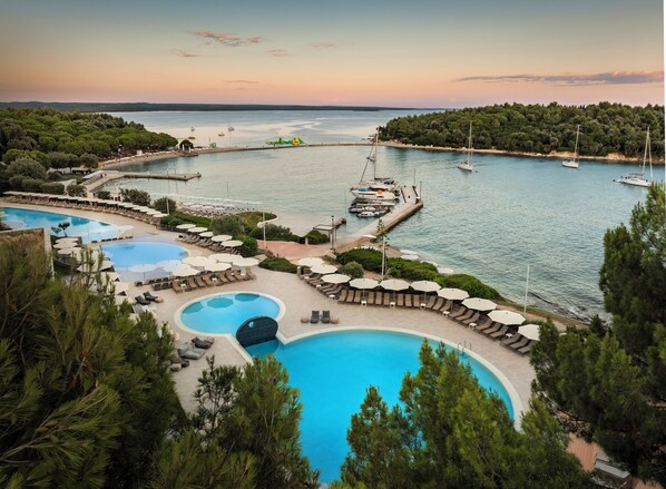 2 indoor pools, 2 outdoor pools, pool umbrellas, pool loungers