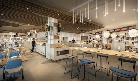 3 restaurantes, se sirve desayuno . Eden Hotel by Maistra Collection