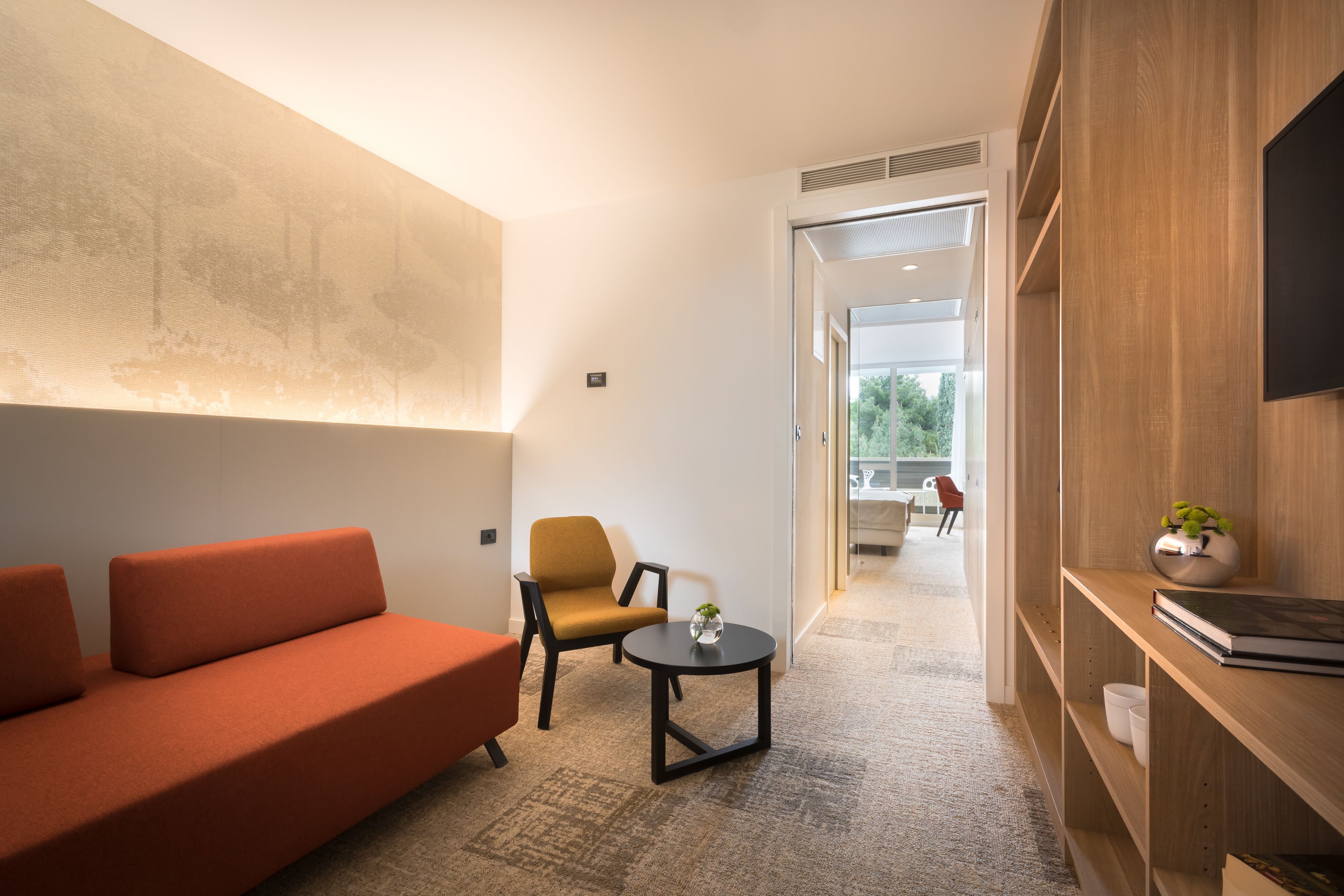 junior suite, balcony | minibar, in-room safe, desk, blackout curtains