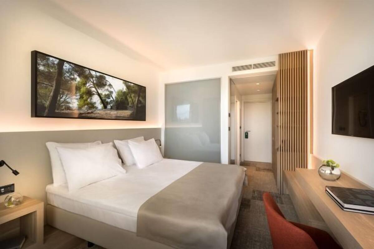 Minibar, in-room safe, desk, blackout drapes