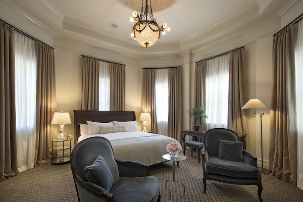 In-room safe, desk, iron/ironing board, free WiFi