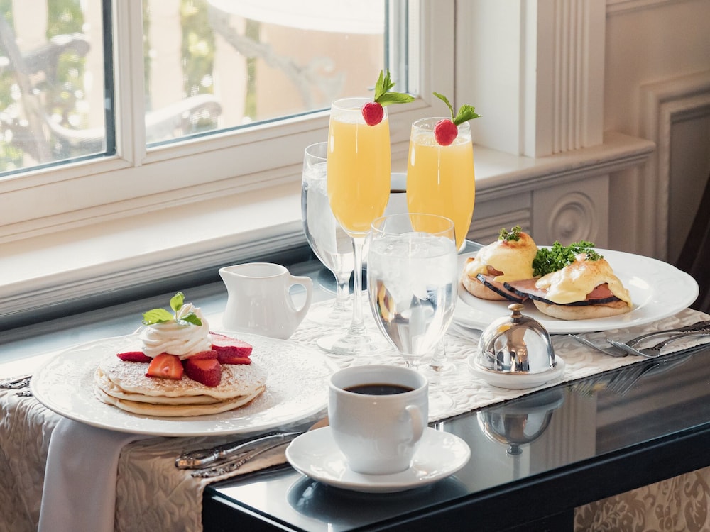 The Genevieve Hotel by null