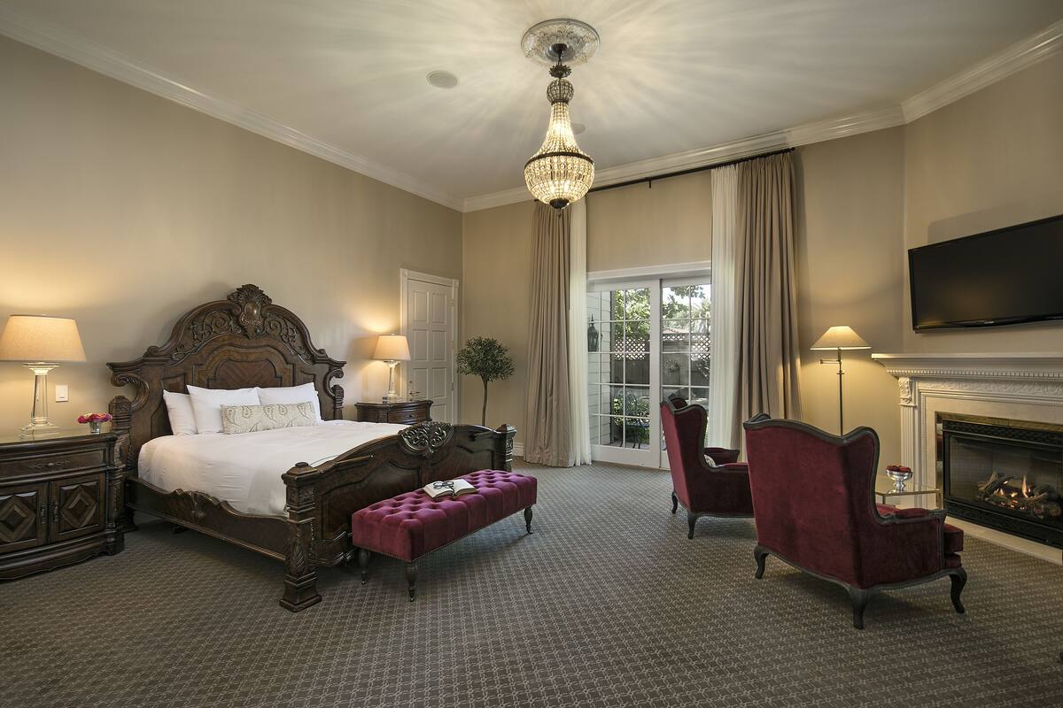 Superior Studio Suite, 1 King Bed (Couture King Suite)
