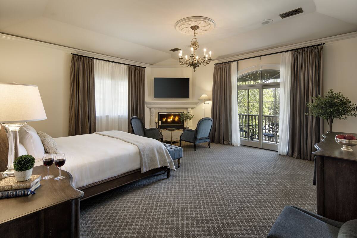 Deluxe Room, 1 King Bed (Luxe King)