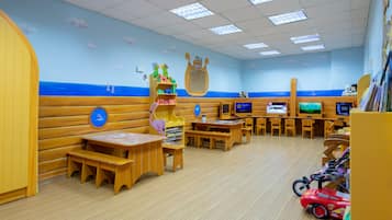 Tempat bermain anak – indoor