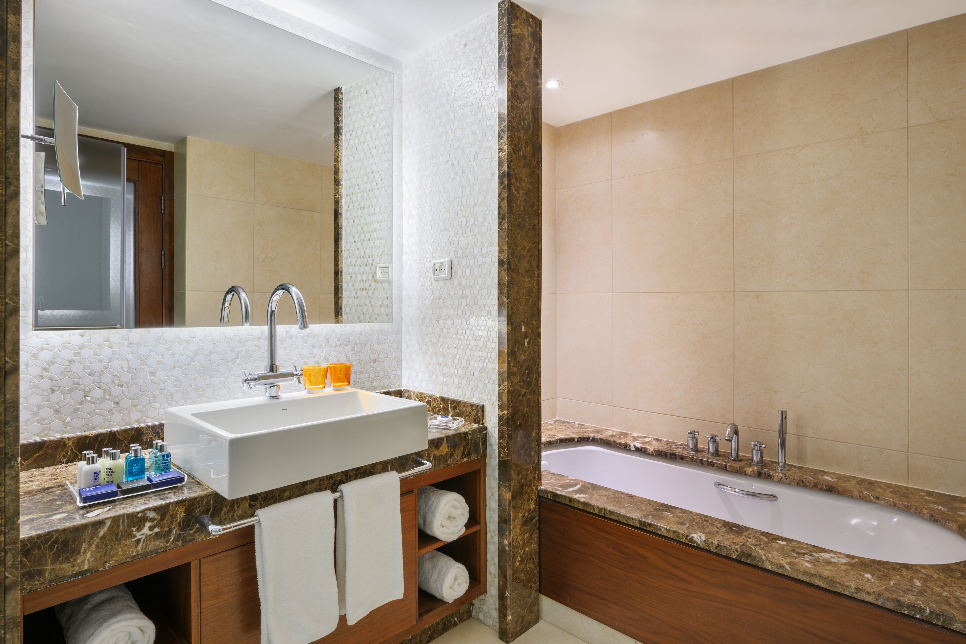 presidential suite | bathroom | free toiletries, hair dryer, bathrobes, towels