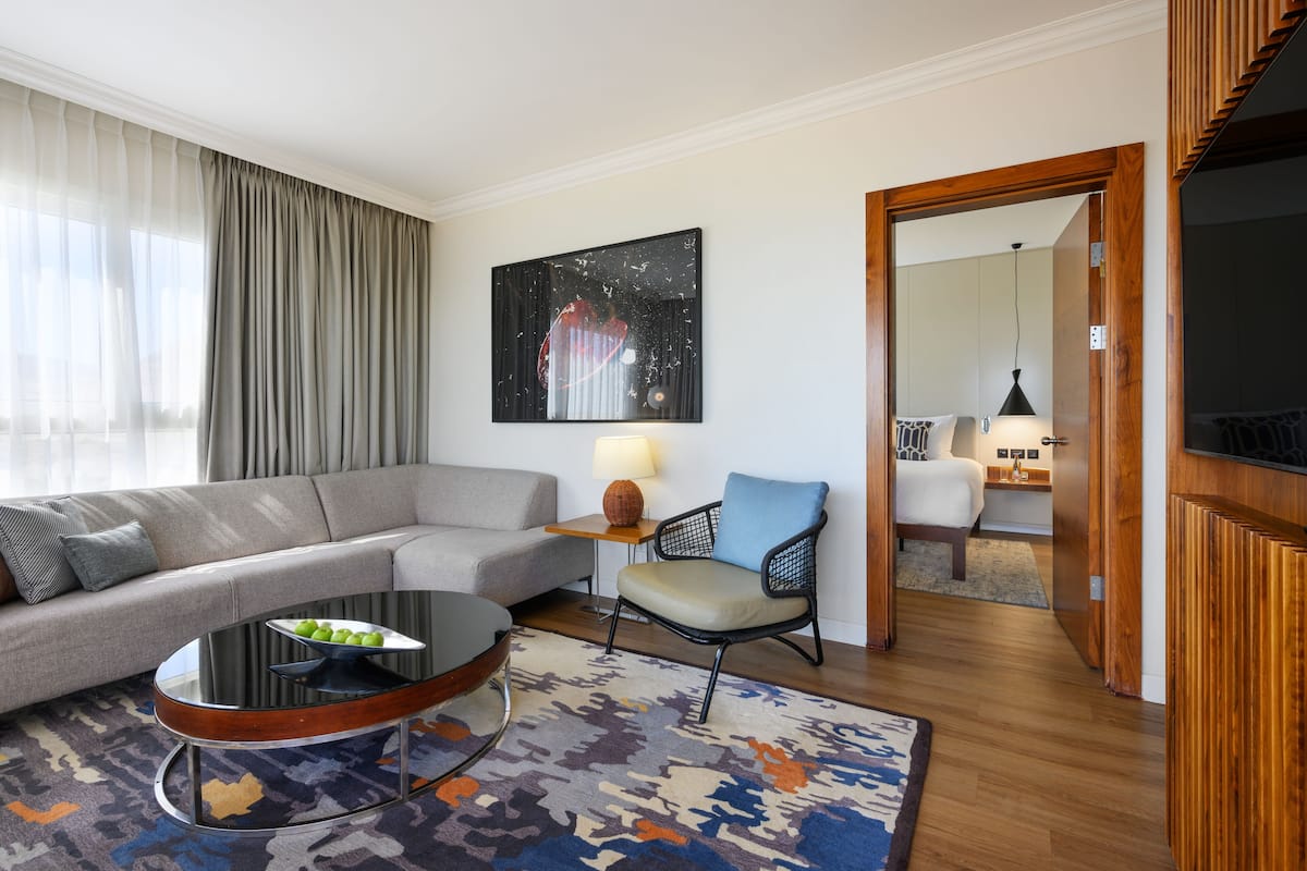 Presidential Suite | Minibar, in-room safe, desk, iron/ironing board