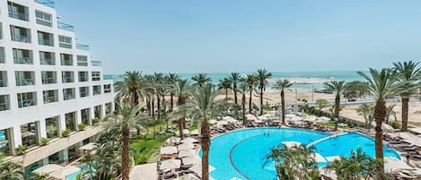 Minibar, safe på rommet, skrivebord og strykejern/-brett