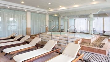 Sauna seca, banheira de hidromassagem, sauna a vapor