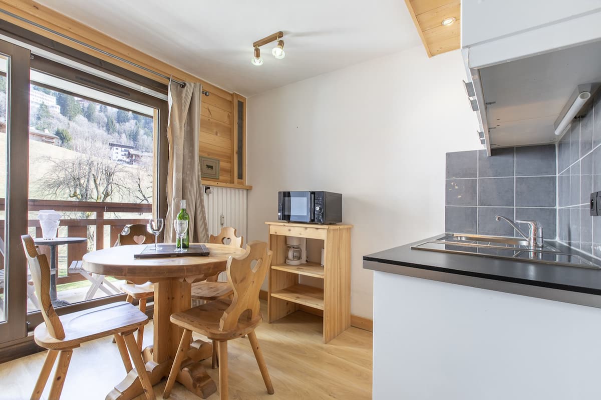 Apartment, Ensuite (Vue sur Montagne - 202) | Living area