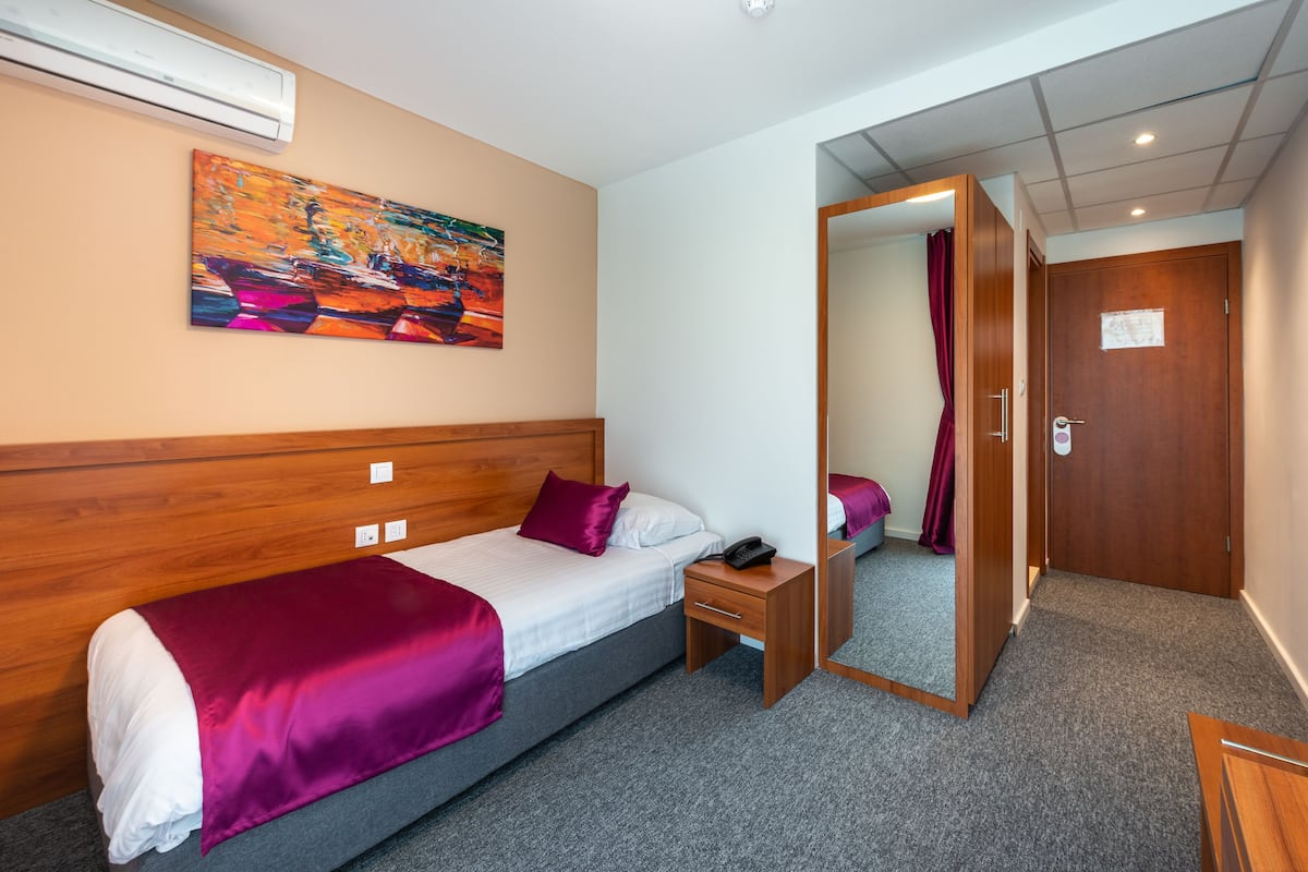 Single Room – Annex building | Escrivaninha, berços grátis, Wi-Fi de cortesia, roupa de cama