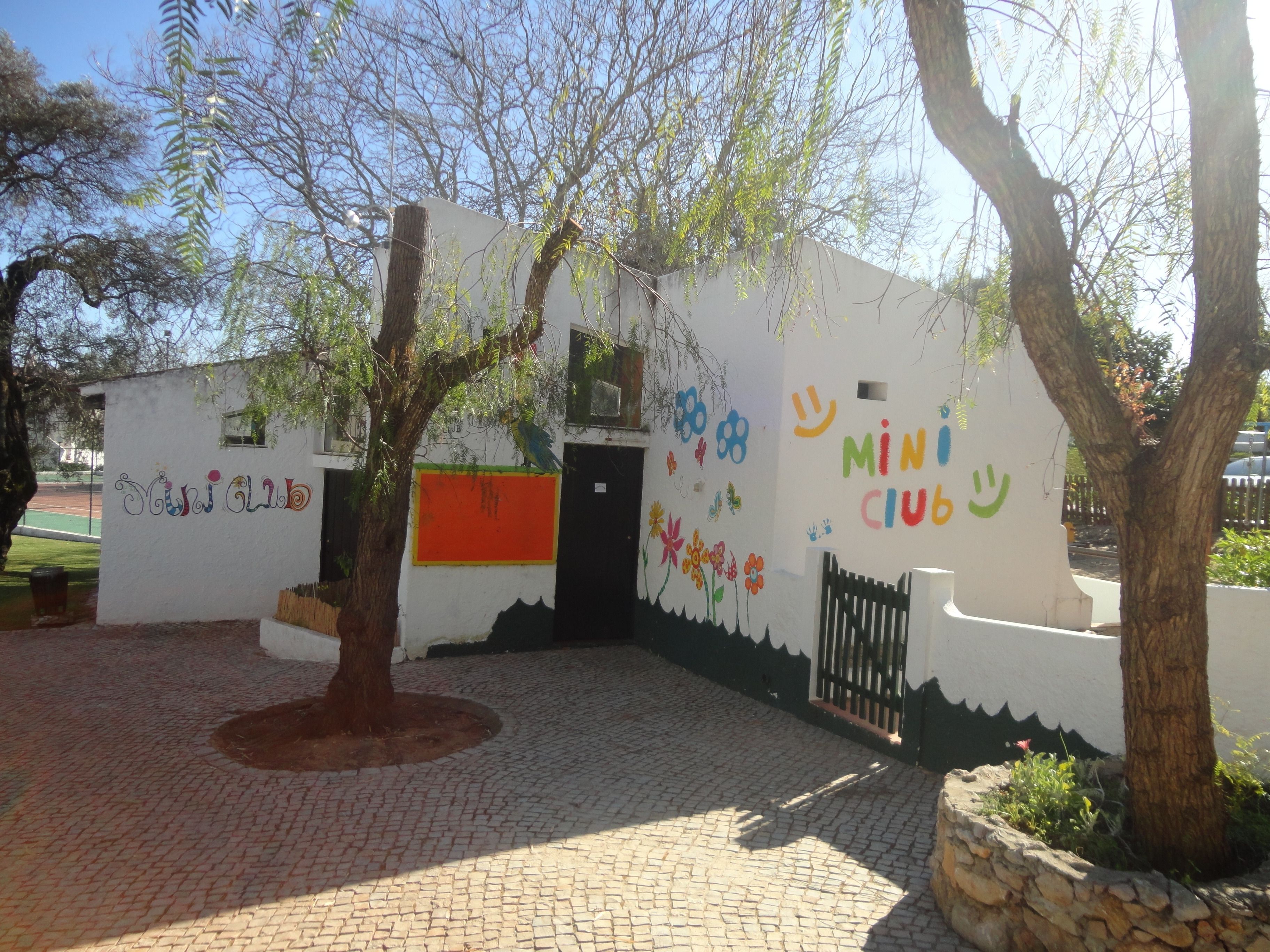 A building with colorful graffiti and a sign that reads "MINI CLUB".