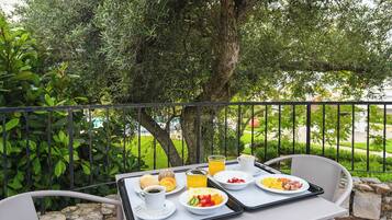 Dagelijks Engels ontbijt (EUR 10.50 per persoon)