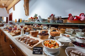Frukost serveras
