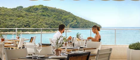 2 restaurants servant le petit déjeuner