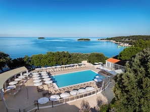 Piscina stagionale all'aperto, ombrelloni da piscina