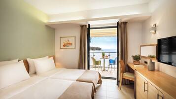 Standard Twin Room, Balcony, Sea Facing | In-room safe, blackout curtains, bed sheets