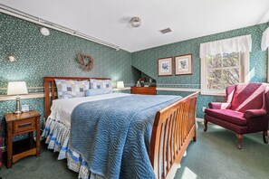 Dobbeltrom – standard, 1 queensize-seng, fjellutsikt | Individuelt dekorert, individuelt innredet og strykejern/-brett