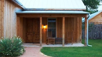 The Cottage | Terrace/patio