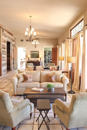 Lobby sitting area - Hoffman Haus (Fredericksburg)