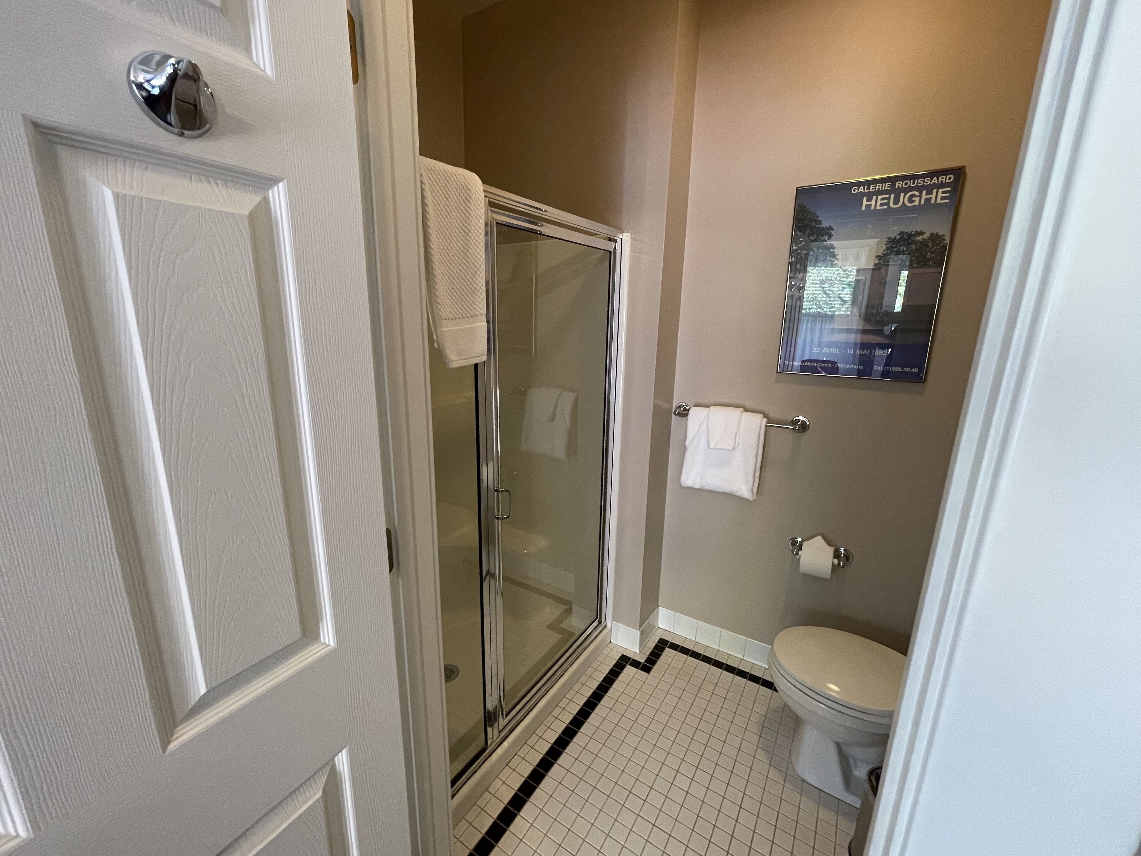 Thermopylae (Room #7) | Bathroom | Free toiletries, hair dryer, bathrobes, towels