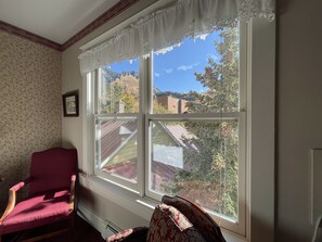 إطلالة على الجبل