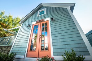 المنطقة المحيطة بالمنشأة