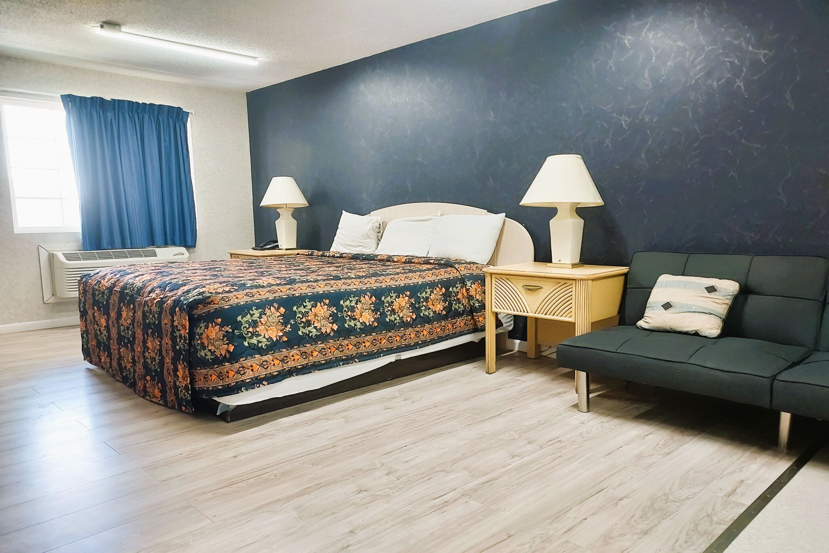 Iron/ironing board, free WiFi, bed sheets