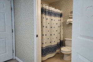 Free toiletries, hair dryer, towels - Studio Inn and Suites Absecon NJ, Atlantic City (Absecon)