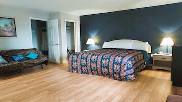 Tabla de planchar con plancha, wifi gratis y ropa de cama