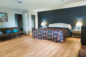 Iron/ironing board, free WiFi, bed sheets