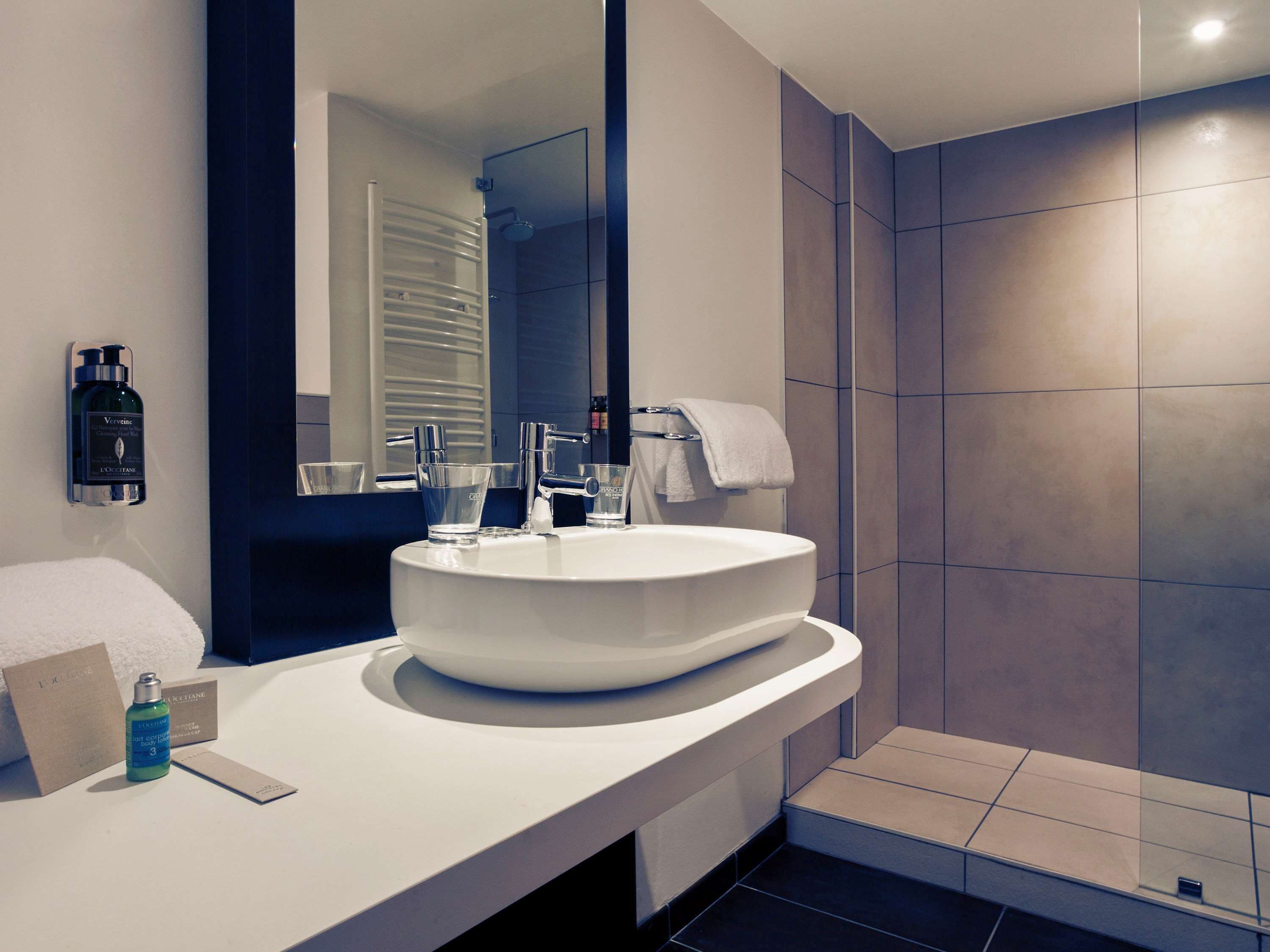 1 bedroom, premium bedding, select comfort beds, blackout curtains