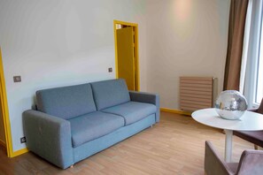 高级四人房 | 高档床上用品、Select Comfort 床、遮光窗帘、隔音