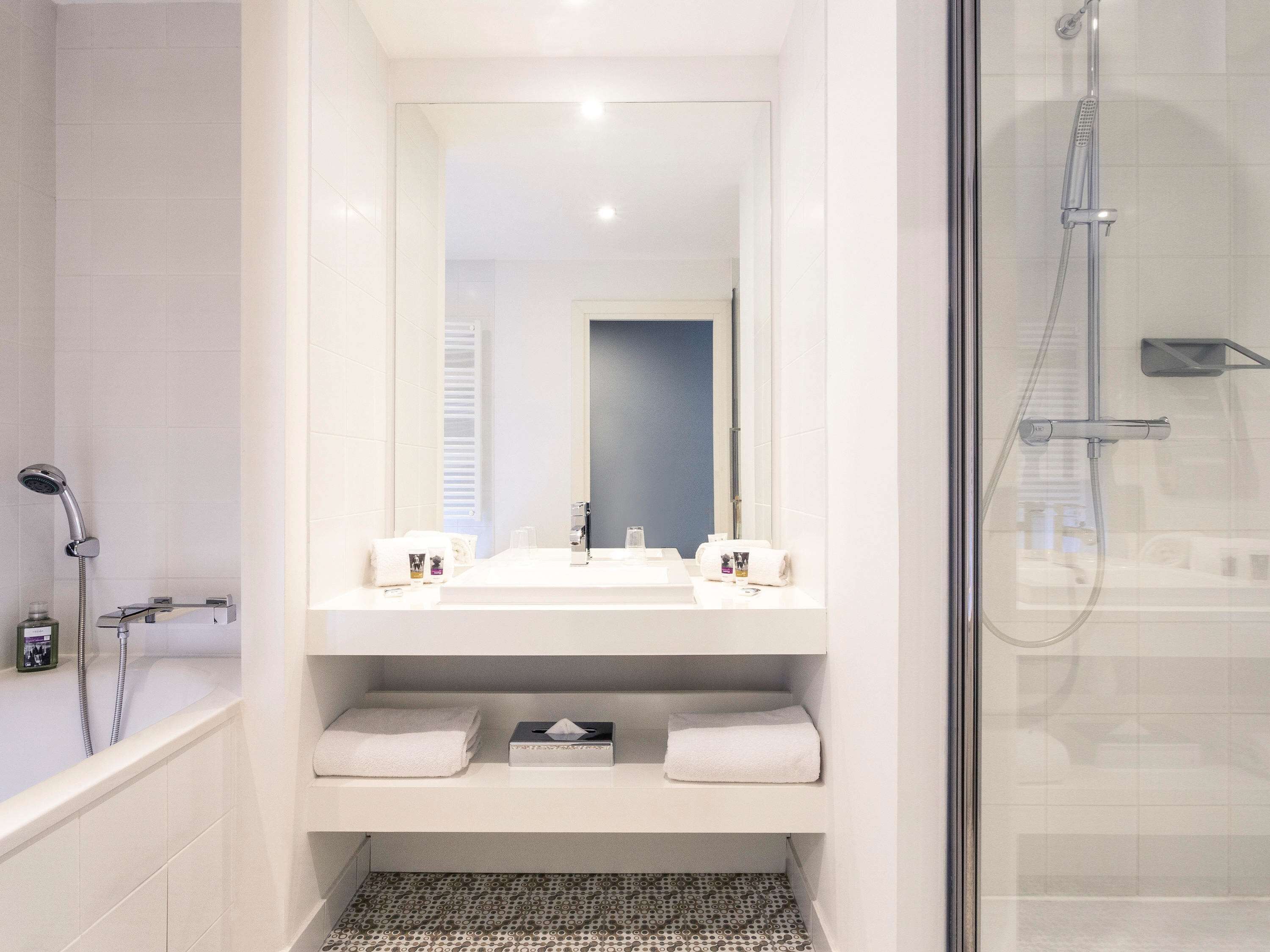 1 bedroom, premium bedding, select comfort beds, blackout curtains