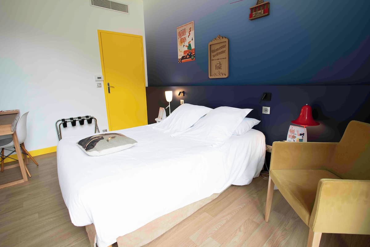 Ropa de cama de alta calidad, colchones Select Comfort, cortinas opacas