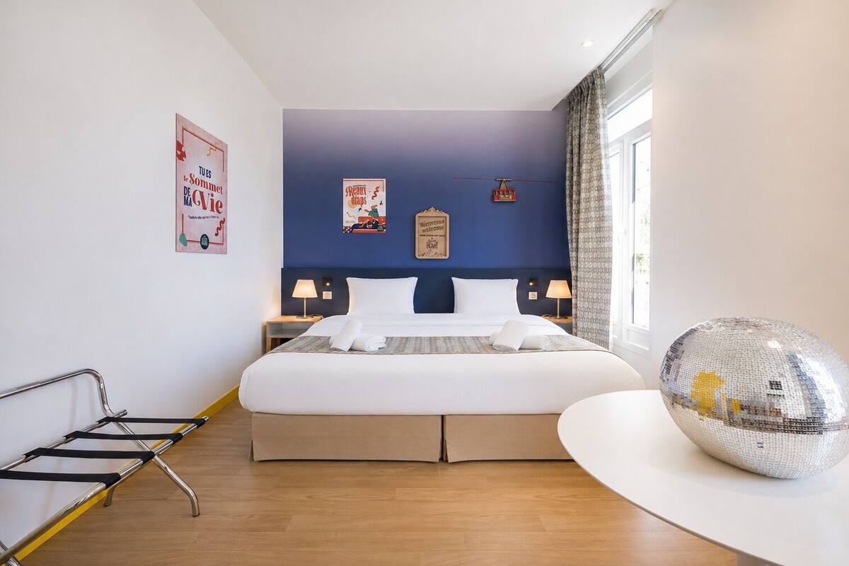 Ropa de cama de alta calidad, colchones Select Comfort, cortinas opacas