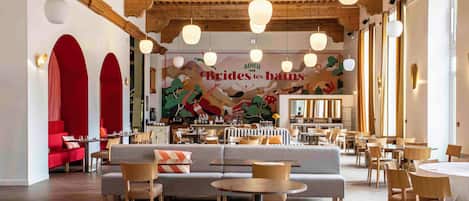 Desayuno buffet todos los días (EUR 18.50 por persona)