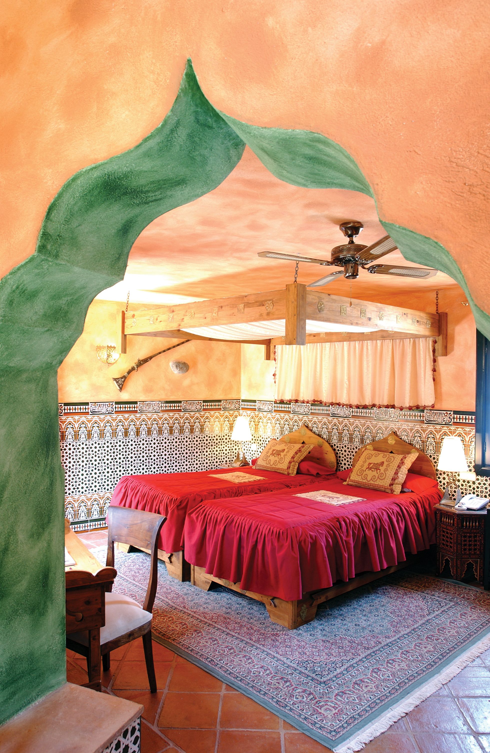 deluxe room (with jacuzzi bathtub) | minibar, in-room safe, desk, cots/infant beds