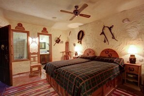 Minibar, brankas, meja kerja, dan tempat tidur bayi (biaya tambahan)