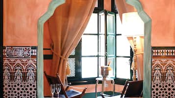 Deluxe Room (with Jacuzzi Bathtub) | Minibar, in-room safe, desk, cribs/infant beds