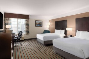 Room, 2 Double Beds, Accessible, Non Smoking (Mobility/Hearing/Tub w/Grab Bars) | Premium bedding, desk, blackout curtains, iron/ironing board - La Quinta Inn & Suites by Wyndham Bakersfield North (Bakersfield)