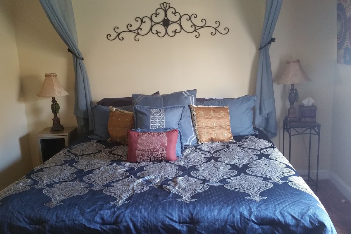 Standard Room, 1 King Bed, Bathtub (Moroccan Room) | 1 bedroom, premium bedding, individually decorated