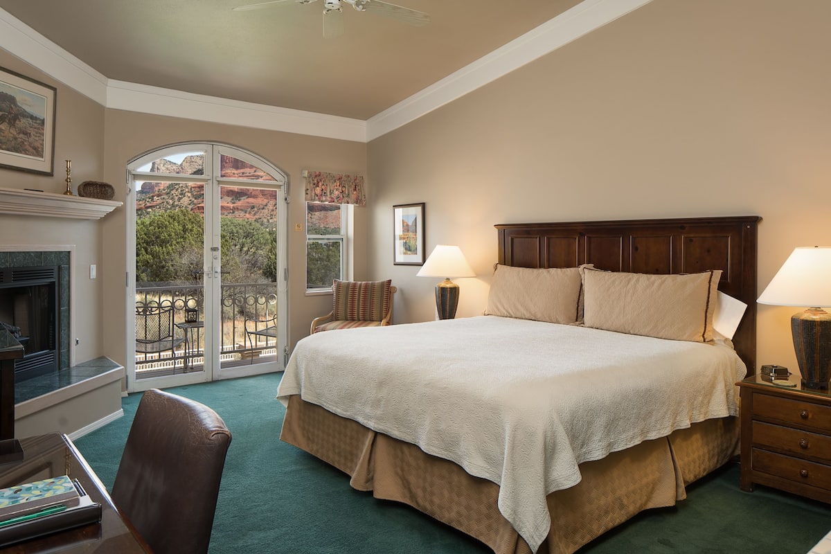 Spanish Bayonet | Hypo-allergenic bedding available, pillowtop beds, iron/ironing board