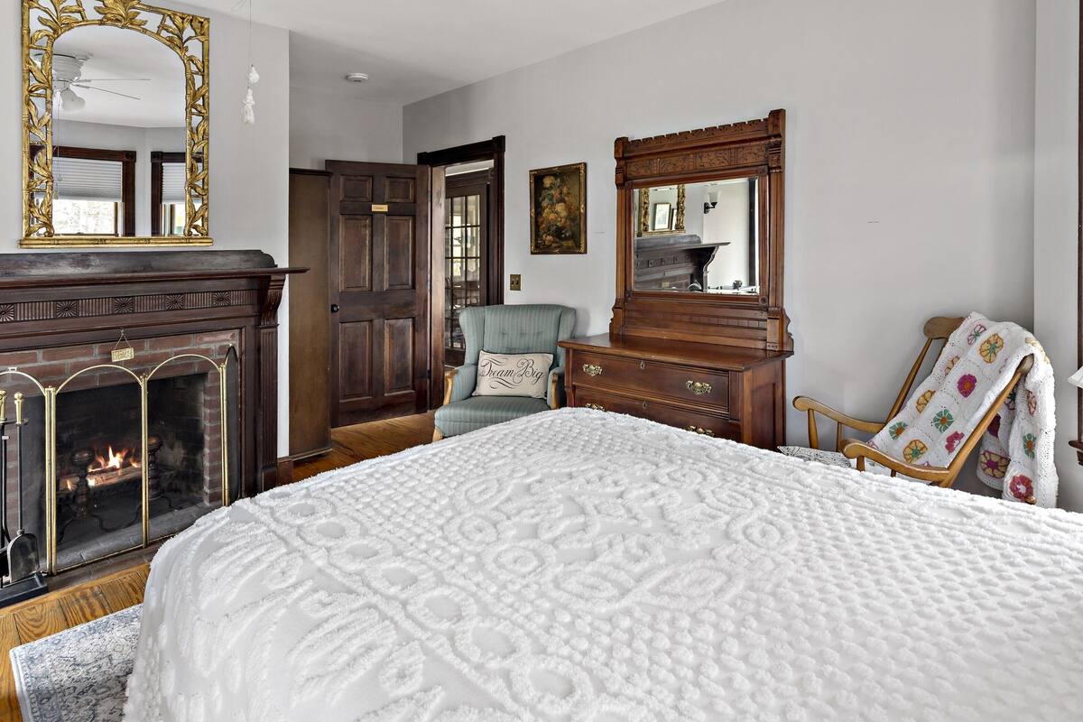 1 bedroom, individually decorated, free WiFi, bed sheets