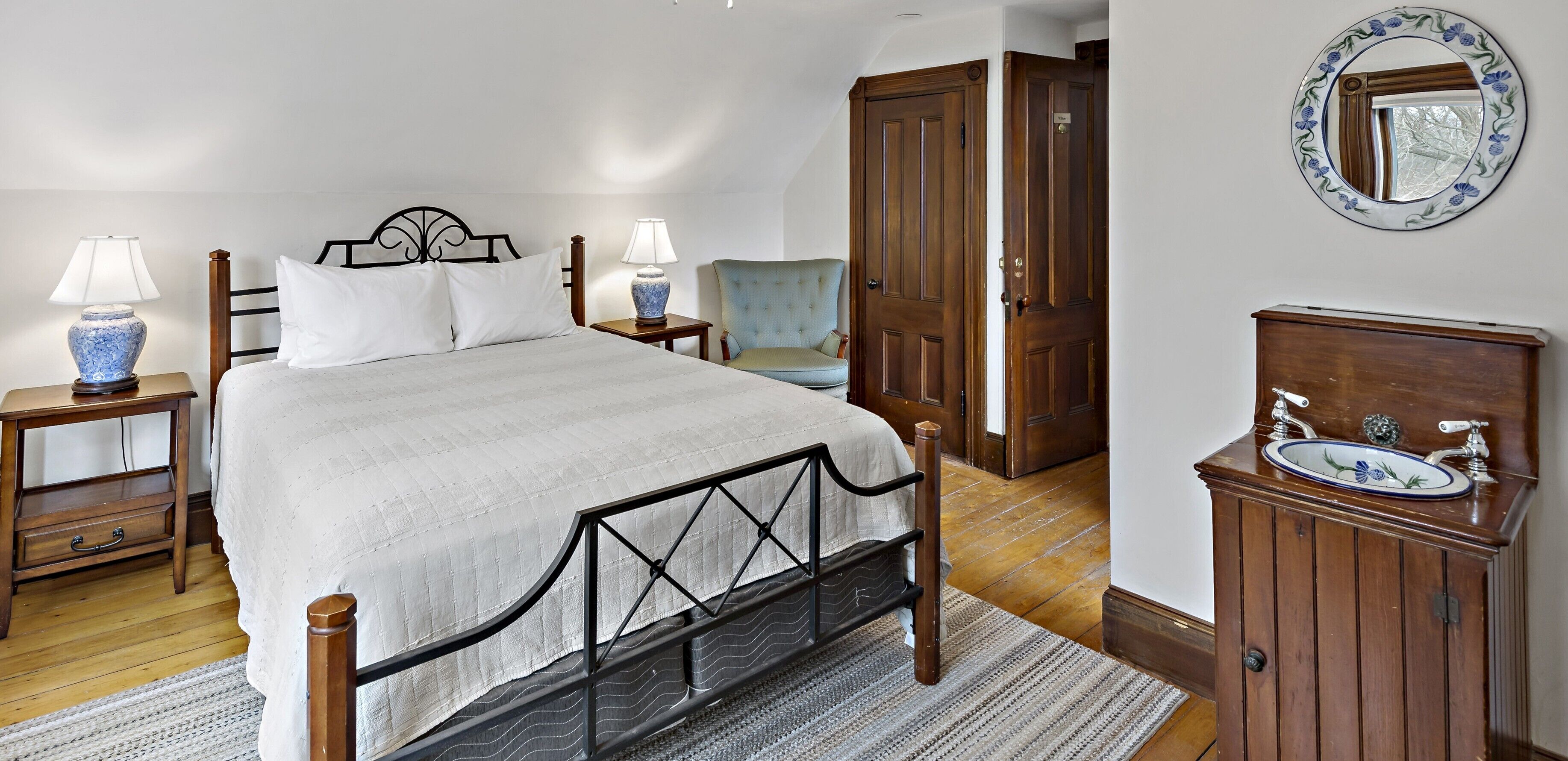 Deluxe Room, 1 King Bed (No Pets)