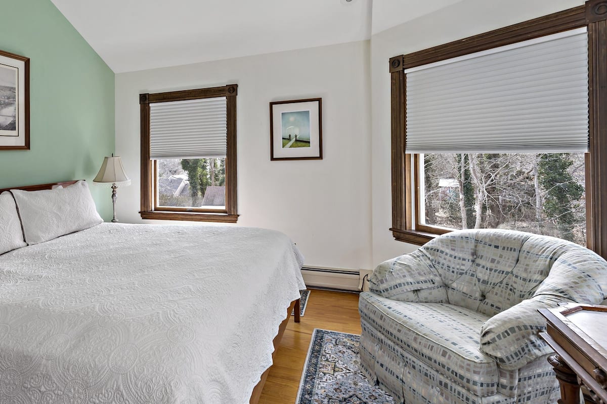 Individually decorated, free WiFi, bed sheets