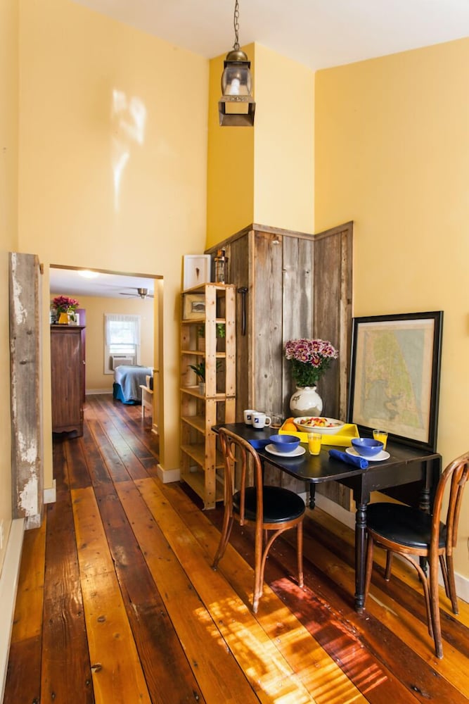 Inn at the Oaks by null