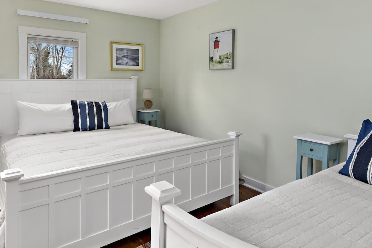 Standard Suite, Non Smoking (Beachcomber- No Pets) | 1 bedroom, individually decorated, free WiFi, bed sheets